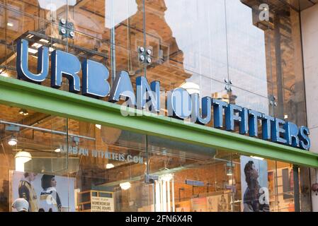 Cartello Urban Outfitters Fashion Logo Shop Foto Stock