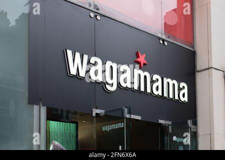 Cartello del ristorante asiatico Wagamama con logo Foto Stock