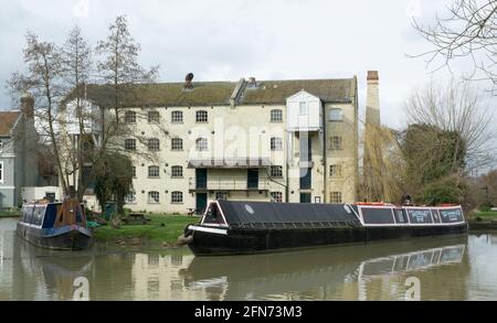 Barche a remi Parndon Mill River stort Harlow Foto Stock