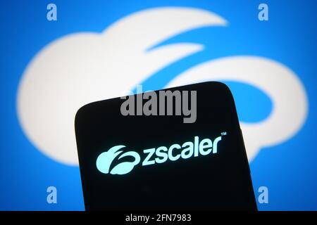 Ucraina. 15 maggio 2021. In questa illustrazione fotografica il logo Zscaler di un'azienda statunitense di sicurezza delle informazioni basata su cloud viene visualizzato sullo schermo di uno smartphone. (Foto di Pavlo Gonchar/SOPA Images/Sipa USA) Credit: Sipa USA/Alamy Live News Foto Stock
