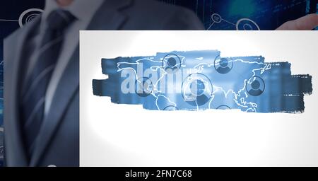 Rete di icone di profilo in tutto il mondo mappa contro la sezione centrale di uomo d'affari che tocca schermo invisibile Foto Stock