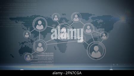 Rete di più icone di profilo ed elaborazione dei dati in tutto il mondo mappa su sfondo grigio Foto Stock
