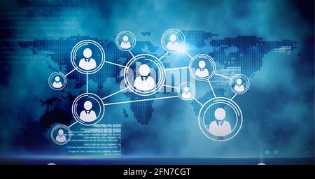 Rete di più icone di profilo ed elaborazione dei dati in tutto il mondo mappa su sfondo blu Foto Stock