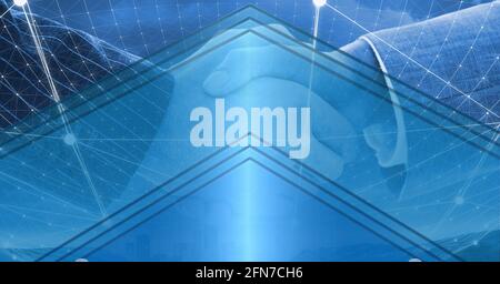 Rete di collegamenti e forme geometriche astratte contro due uomini d'affari scuotere le mani Foto Stock