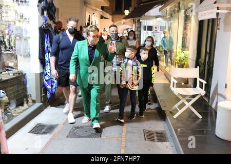 Sir Elton John vacanze a Capri (Italia) con il marito David Arredare e i loro figli Zaccario ed Elia Foto Stock