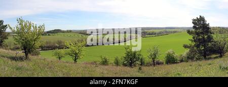 Vista panoramica dal piccolo Rummelsberg vicino a Brodowin nel Brandeburgo in Germania in primavera Foto Stock