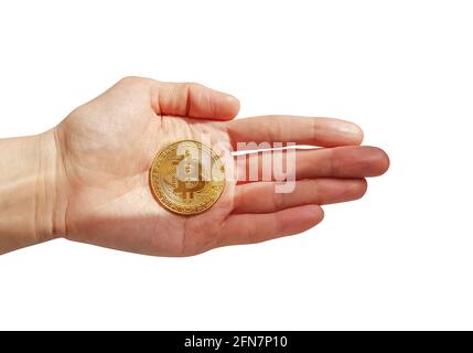 Moneta gettone Bitcoin nella mano della donna isolata su sfondo bianco Foto Stock