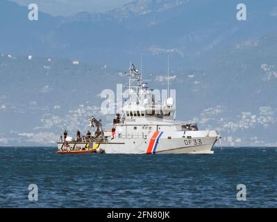 Guardia costiera di Nizza '33', una nave di nuova generazione acquisita nel 2017. Ciò consente in particolare di effettuare controlli doganali sulla ricerca di stupefacenti, tabacco contrabbando e vari traffici marittimi. Boat, finanziato al 90% dall'Europa, tramite Frontex. Frontex è l'agenzia europea per le frontiere e le guardie costiere. È stata creata nel 2004 e da allora i suoi poteri e le sue risorse sono stati costantemente rafforzati. L'agenzia Frontex è principalmente incaricata di aiutare gli stati membri dell'area Schengen a gestire efficacemente le proprie frontiere esterne. Antibes, Francia, il 13 2021 maggio. Foto di Mario Fourmy/ABA Foto Stock