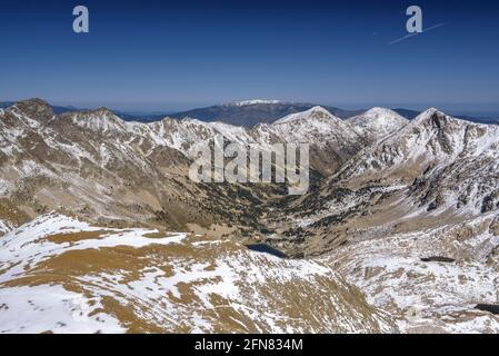 Valle del Carançà vista dalla cima del Pic Inferior de la Vaca (Pyrénées Orientales, Occitanie, Francia) Foto Stock