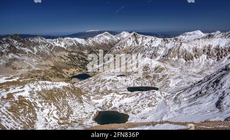 Valle del Carançà vista dalla cima del Pic Inferior de la Vaca (Pyrénées Orientales, Occitanie, Francia) Foto Stock