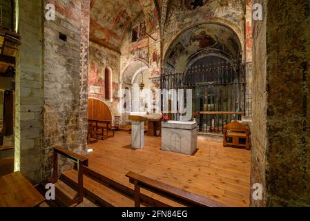 All'interno della chiesa romanica di Sant Andrèu de Salardú (Valle d'Aran, Catalogna, Spagna, Pirenei) ESP: Interno de la iglesia de Sant Andrèu de Salardú Foto Stock