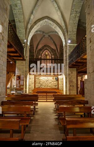 All'interno della chiesa romanica di Sant Andrèu de Salardú (Valle d'Aran, Catalogna, Spagna, Pirenei) ESP: Interno de la iglesia de Sant Andrèu de Salardú Foto Stock