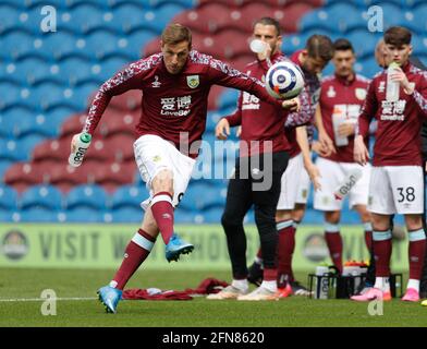 Burnley, Regno Unito. 15 maggio 2021. Chris Wood di Burnley si sta riscaldando prima della partita della Premier League a Turf Moor, Burnley. Il credito immagine dovrebbe essere: Darren Staples/Sportimage Credit: Sportimage/Alamy Live News Foto Stock