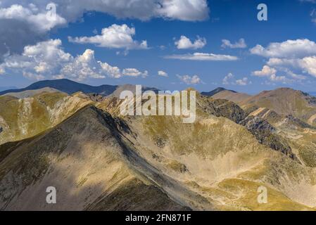 Vista dalla cima Bastiments (Ripollès, Catalogna, Spagna, Pirenei) ESP: Viste desde la cumbre del Bastiments (Ripollès, Cataluña, España) Foto Stock