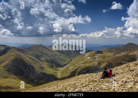 Vista dalla cima Bastiments (Ripollès, Catalogna, Spagna, Pirenei) ESP: Viste desde la cumbre del Bastiments (Ripollès, Cataluña, España) Foto Stock