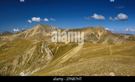 Vista dalla cima del Pic de la Dona (Pyrénées Orientales, Occitanie, Francia) ESP: Vistas desde la cima del Pic de la Dona (Cataluña, España) Foto Stock