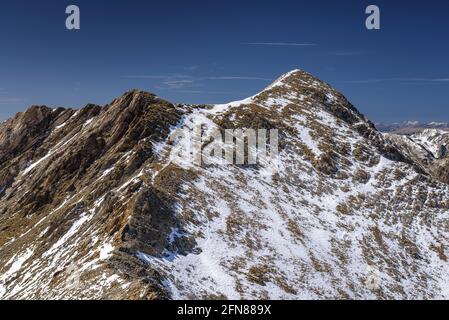 Vista del Pic de l'Infern visto dalla cima del Pic de Freser (Ripollès, Catalogna, Spagna) ESP: Vistas del Pic de l'Infern desde la cima del Freser Foto Stock