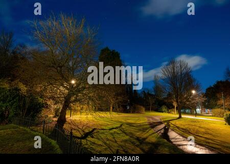 Mesnes Park a Wigan, Greater Manchester. Di notte. Foto Stock