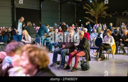 Brunswick, Germania. 15 maggio 2021. I membri dell'AFD partecipano ad una conferenza speciale del partito della bassa Sassonia dell'AFD. Credit: Moritz Frankenberg/dpa/Alamy Live News Foto Stock