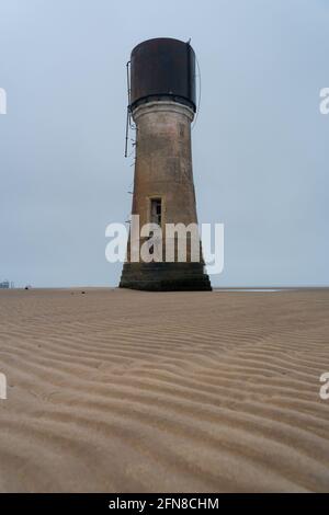 Torre abbandonata a Spurn Point, East Yorkshire, Regno Unito Foto Stock