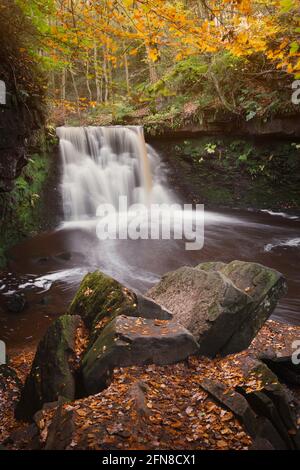 Goit Stock Waterfall durante l'autunno, lunga esposizione Foto Stock