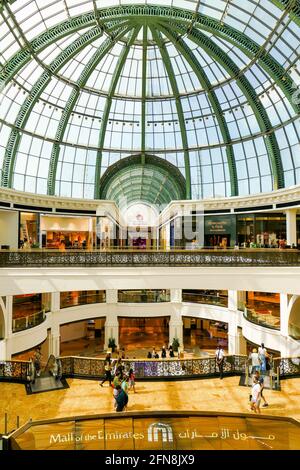 Abu Dhabi, Emirati Arabi Uniti, 14 aprile 2019. Yas Mall, centro commerciale situato sull'isola di Yas, ad Abu Dhabi vicino al Ferrari World e Warner Bros Foto Stock