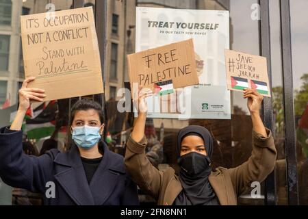 Cardiff, Galles, Regno Unito. 15 maggio 2021. I manifestanti si riuniscono al centro di Cardiff il giorno di Nakba, presso il Memoriale di Aneurin Bevan, in sostegno e solidarietà con il popolo palestinese e contro il continuo bombardamento di Gaza da parte di Israele. Cardiff, Galles, Regno Unito. Credit: Haydn Denman/Alamy Live News. Foto Stock