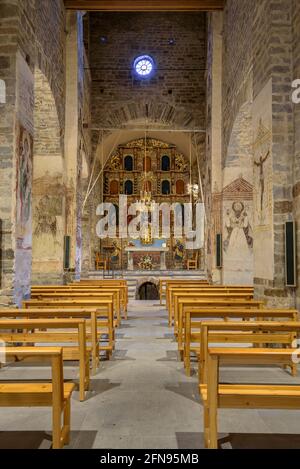 Chiesa romanica di Santa Maria de Cap d'Aran, a Tredòs, Interior views (Valle d'Aran, Catalogna, Spagna) ESP: Iglesia románica de Cap d'Aran, Tredòs Foto Stock