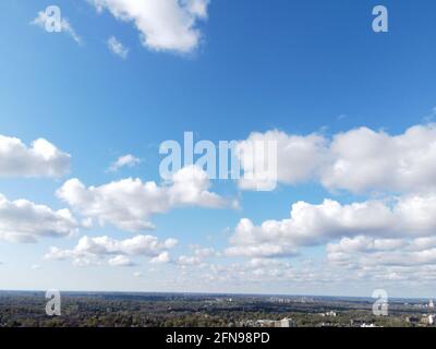 8 maggio 2021 Cumulus nuvole sulla città di Londra Ontario Canada. Aereo Luke Durda/Alamy Foto Stock