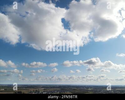 8 maggio 2021 Cumulus nuvole sulla città di Londra Ontario Canada. Aereo Luke Durda/Alamy Foto Stock