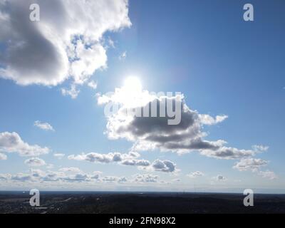 8 maggio 2021 Cumulus nuvole sulla città di Londra Ontario Canada. Aereo Luke Durda/Alamy Foto Stock