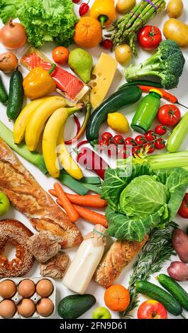 Cibo sano di fondo. Frutta e verdura diverse. Vista dall'alto. Foto Stock