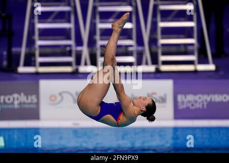 Budapest, Ungheria. 15 maggio 2021. BUDAPEST, UNGHERIA - MAGGIO 15: Inge Jansen dei Paesi Bassi in gara nella finale della Springboard femminile 3M durante il LEN European Aquatics Championships Diving alla Duna Arena il 15 maggio 2021 a Budapest, Ungheria (Foto di Andre Weening/Orange Pictures) Credit: Orange Pics BV/Alamy Live News Foto Stock