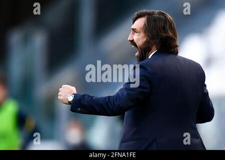 Torino, Italia. 15 maggio 2021. Andrea Pirlo, capo allenatore della Juventus FC, celebra la vittoria alla fine della Serie A partita di calcio tra Juventus FC e FC Internazionale. Credit: Nicolò campo/Alamy Live News Foto Stock