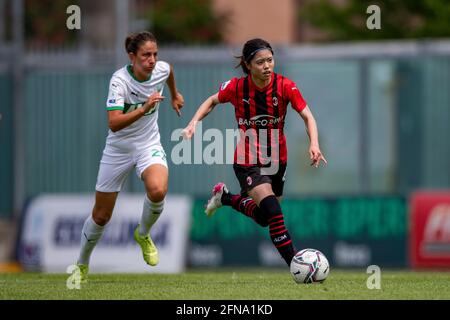 Yui Hasegawa (Milano) Erika Santoro (Sassuolo Femminile) durante le donne italiane 'sarie UNA partita tra donne Sassuolo 0-0 Milano Donne allo stadio Enzo Ricci il 15 maggio 2021 a Sassuolo, Italia. Credit: Maurizio Borsari/AFLO/Alamy Live News Foto Stock