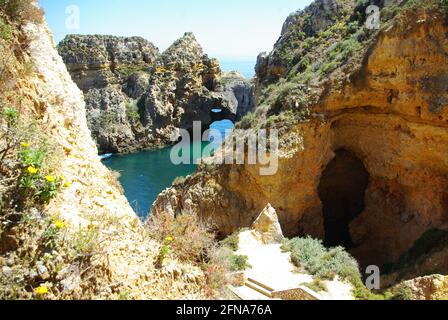 Formazioni rocciose insolite, Ponta da Piedade, Lagos, Portogallo Foto Stock