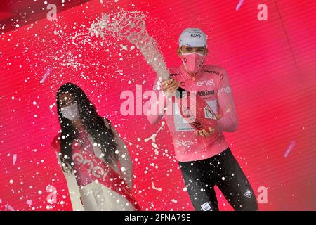 Guardia Sanframondi, Italia. 15 maggio 2021. Valter Attila ciclista del team Groupama-FDJ, vincitore della maglia rosa al numero 8 di tappa del giro d'italia 104, Foggia - Guardia Sanframondi di 170 km. Guardia Sanframondi, Italia, maggio 15 2021. (Foto di Vincenzo Izzo/Sipa USA) Credit: Sipa USA/Alamy Live News Foto Stock