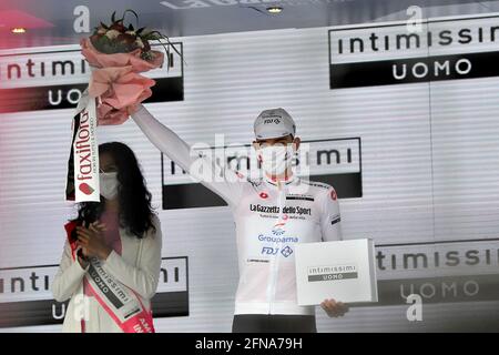 Guardia Sanframondi, Italia. 15 maggio 2021. Valter Attila ciclista del team Groupama-FDJ, vincitore della maglia bianca al numero 8 di tappa del giro d'italia 104, Foggia - Guardia Sanframondi di 170 km. Guardia Sanframondi, Italia, maggio 15 2021. (Foto di Vincenzo Izzo/Sipa USA) Credit: Sipa USA/Alamy Live News Foto Stock