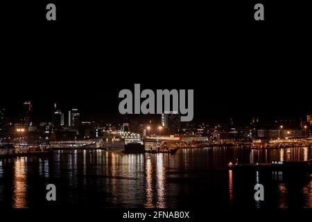 Editoriale 2019-09-26 Tallinn Estonia Porto di Tallinn nella notte Con Tallinks MS Star al molo Foto Stock