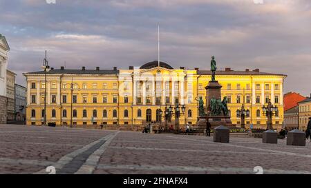 Molti edifici del centro di Helsinki sono stati costruiti durante l'occupazione russa. Le facciate vicino a Piazza del Senato assomigliano agli edifici delle città russe. Foto Stock