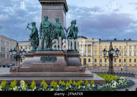 Molti edifici del centro di Helsinki sono stati costruiti durante l'occupazione russa. Le facciate vicino a Piazza del Senato assomigliano agli edifici delle città russe. Foto Stock