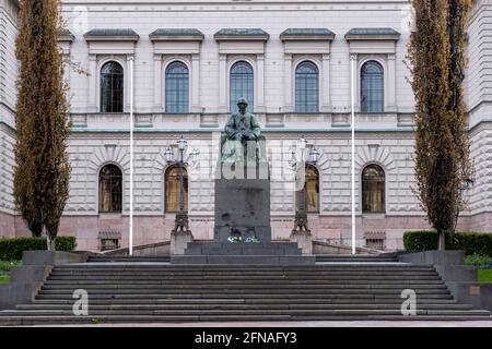 Molti edifici del centro di Helsinki sono stati costruiti durante l'occupazione russa. Le facciate vicino a Piazza del Senato assomigliano agli edifici delle città russe. Foto Stock