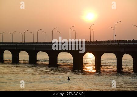 Alba su un ponte Sinamale a Male', Maldive Foto Stock