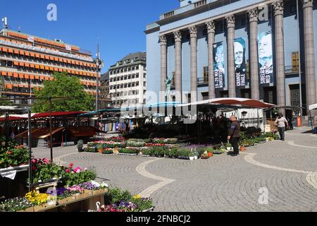 Stoccolma, Svezia - 12 maggio 2021: La piazza Hotorget (Haymarket) di fronte alla sala concerti. Foto Stock