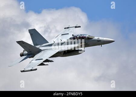 Melbourne, Stati Uniti. 16 maggio 2021. L'EA F-18G Growler si esibisce al Great Florida Air Show presentato da Northrup Grumman a Melbourne, Florida, sabato 15 maggio 2021. Foto di Joe Marino/UPI Credit: UPI/Alamy Live News Foto Stock