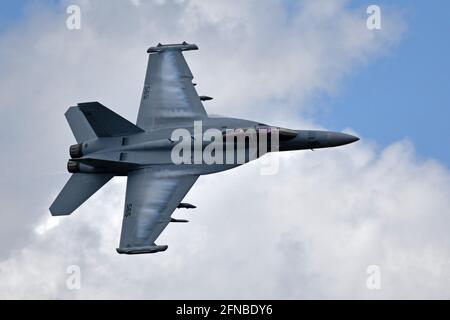 Melbourne, Stati Uniti. 16 maggio 2021. Un F-18G Growler suona al Great Florida Air Show presentato da Northrup Grumman a Melbourne, Florida sabato 15 maggio 2021. Foto di Joe Marino/UPI Credit: UPI/Alamy Live News Foto Stock