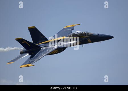 Melbourne, Stati Uniti. 16 maggio 2021. Gli US Navy Blue Angels si esibiscono al Great Florida Air Show presentato da Northrup Grumman a Melbourne, Florida, sabato 15 maggio 2021. Foto di Joe Marino/UPI Credit: UPI/Alamy Live News Foto Stock