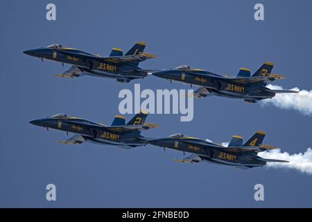 Melbourne, Stati Uniti. 16 maggio 2021. Gli US Navy Blue Angels si esibiscono al Great Florida Air Show presentato da Northrup Grumman a Melbourne, Florida, sabato 15 maggio 2021. Foto di Joe Marino/UPI Credit: UPI/Alamy Live News Foto Stock