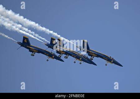 Melbourne, Stati Uniti. 16 maggio 2021. Gli US Navy Blue Angels si esibiscono al Great Florida Air Show presentato da Northrup Grumman a Melbourne, Florida, sabato 15 maggio 2021. Foto di Joe Marino/UPI Credit: UPI/Alamy Live News Foto Stock