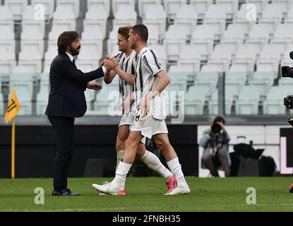 Capo allenatore della Juventus FC Andrea Pirlo celebra la vittoria Con Matthijs de ligt di Juventus FC e Merih Demiral Di Juv / LM Foto Stock